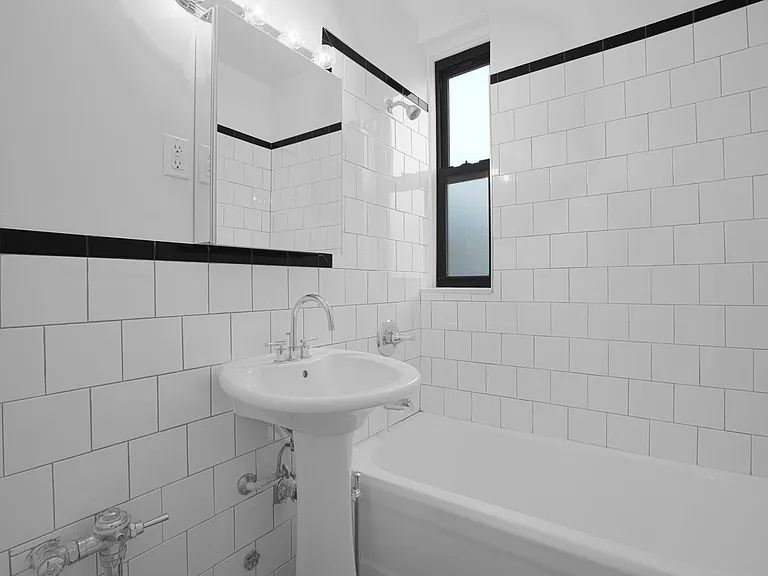 82 Jane St #4D — Photo 6