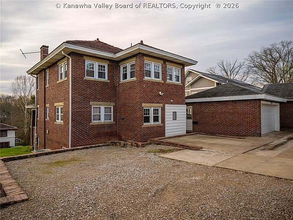 3rd image of 957 Ridgemont Rd