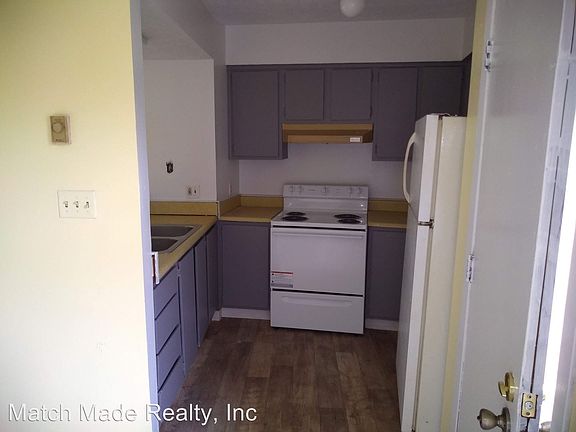 5th image of 237 Sherrard St APT 1