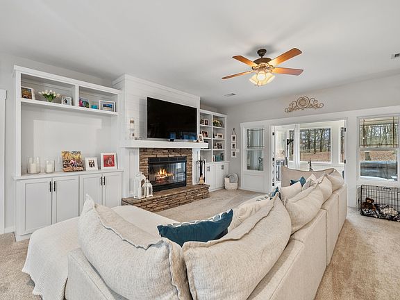 4th image of 200 Autumn Oaks Dr