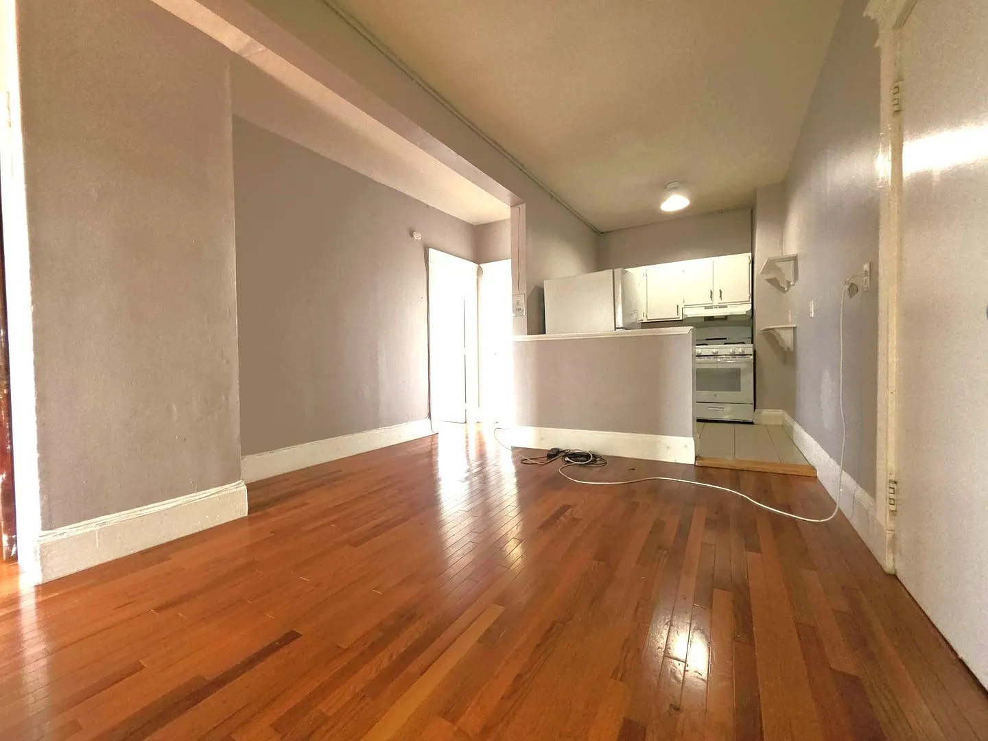 Packard's Corner Area of Allston. Heat and Hot Water Included, Laundry on a Site, Eat-in Kitchen — Photo 1