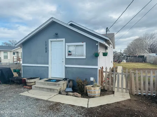 1705 Pleasant Ave, Yakima, WA 98902