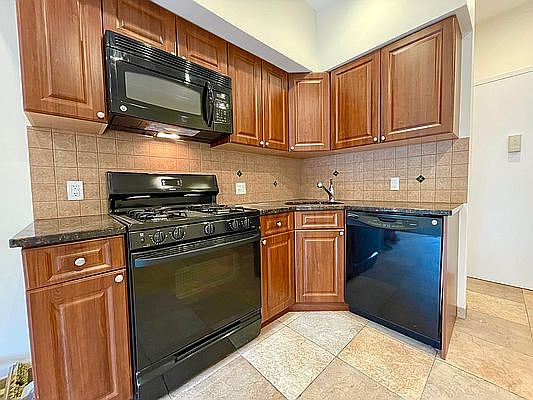 4th image of 30-29 38th St #2R