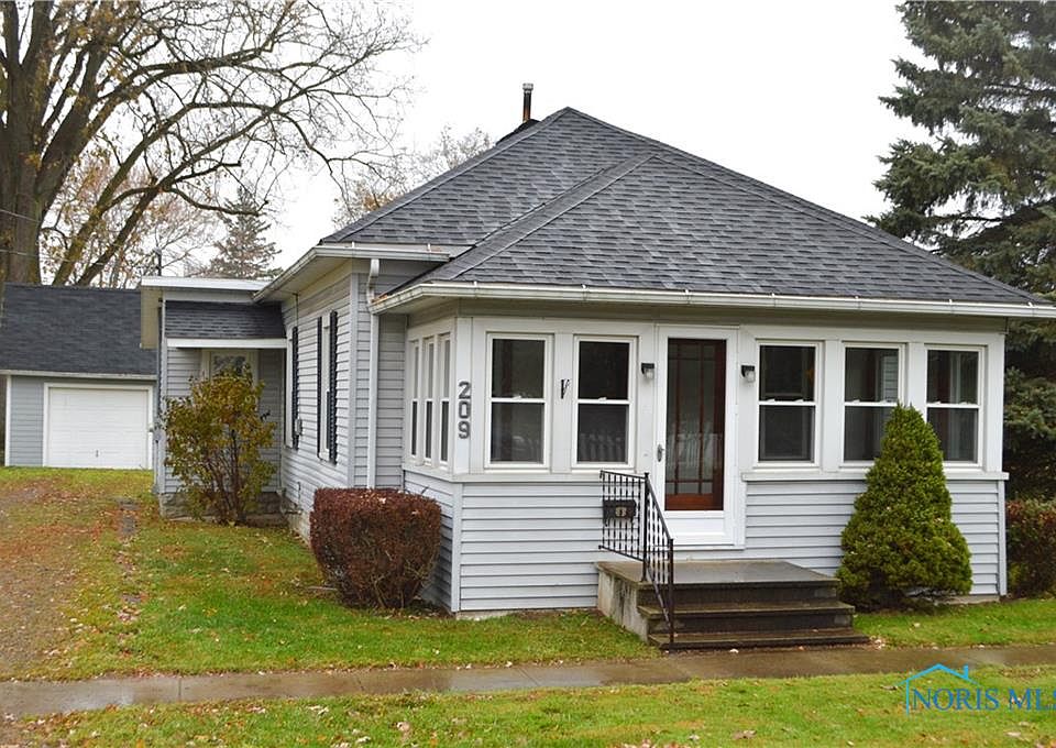 1st image of 209 Meuse Argonne St
