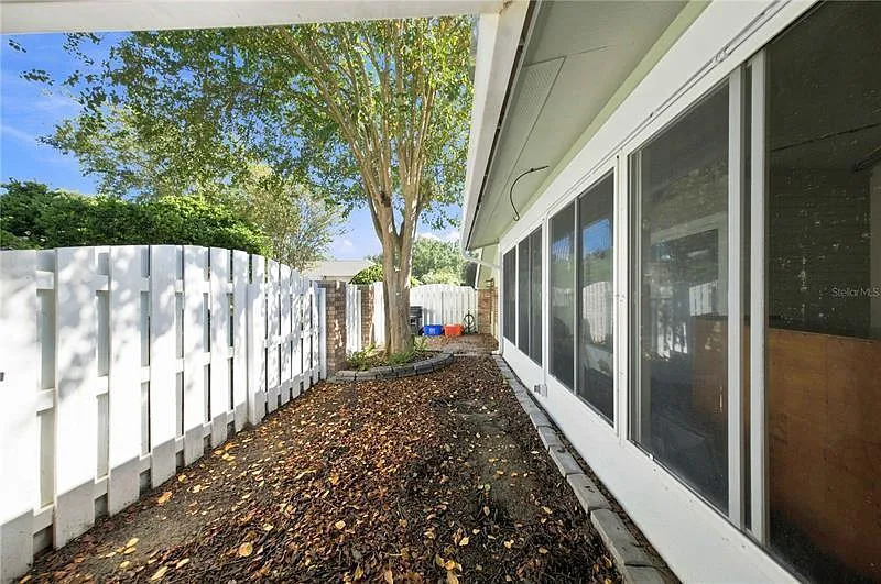 2 bed, 2.0 bath, 1367 sqft, $2,200 — Photo 2
