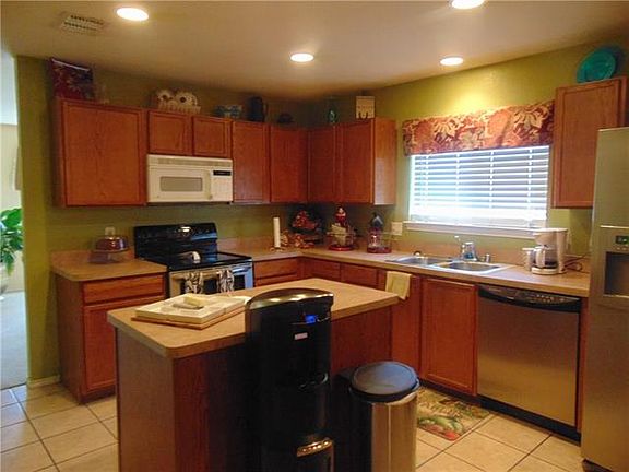 4th image of 2902 Margeaux Dr