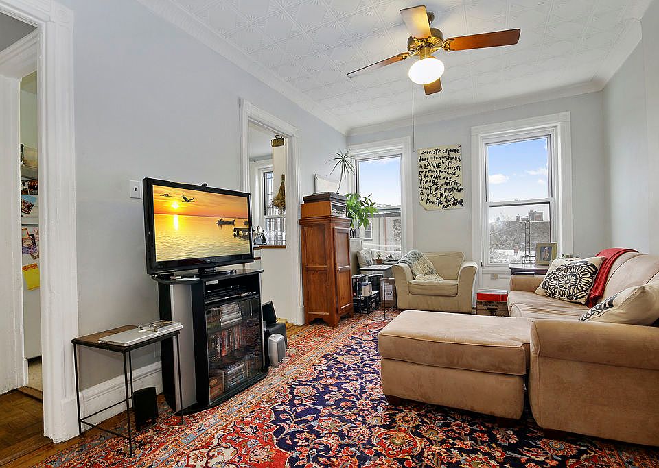 1st image of 682 Carroll St APT 4