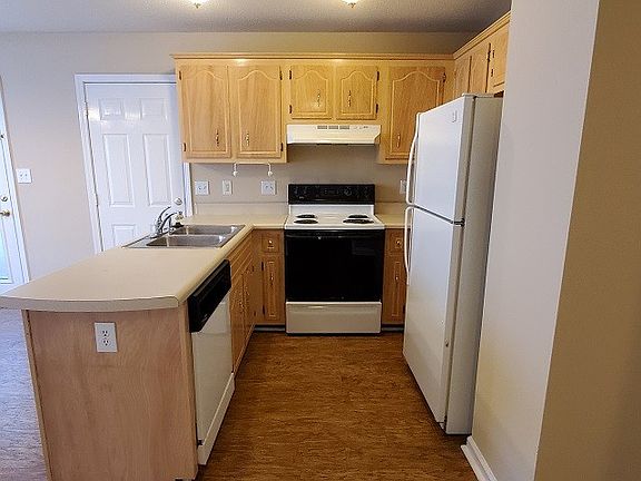 3rd image of 3444 Kingfisher Dr