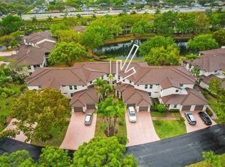 400 Diamond Cir APT 405, Naples, FL 34110