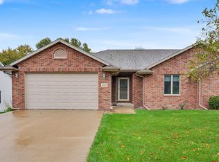 2320 Deerborn Dr, Dubuque, IA 52002