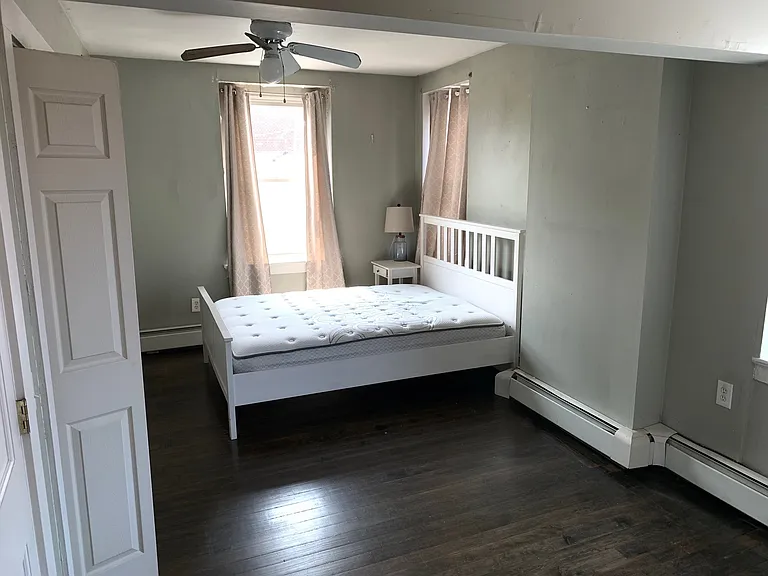 372 Thames St #2 — Photo 11