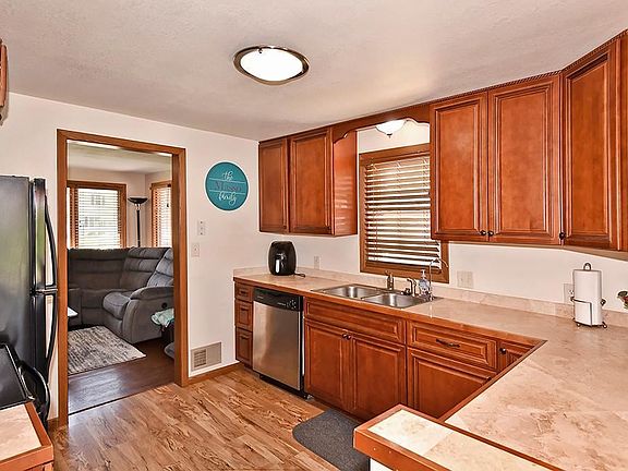 2nd image of 550 Hazel Ln