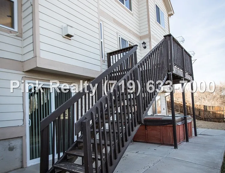 985 Ridgebury Pl — Photo 32