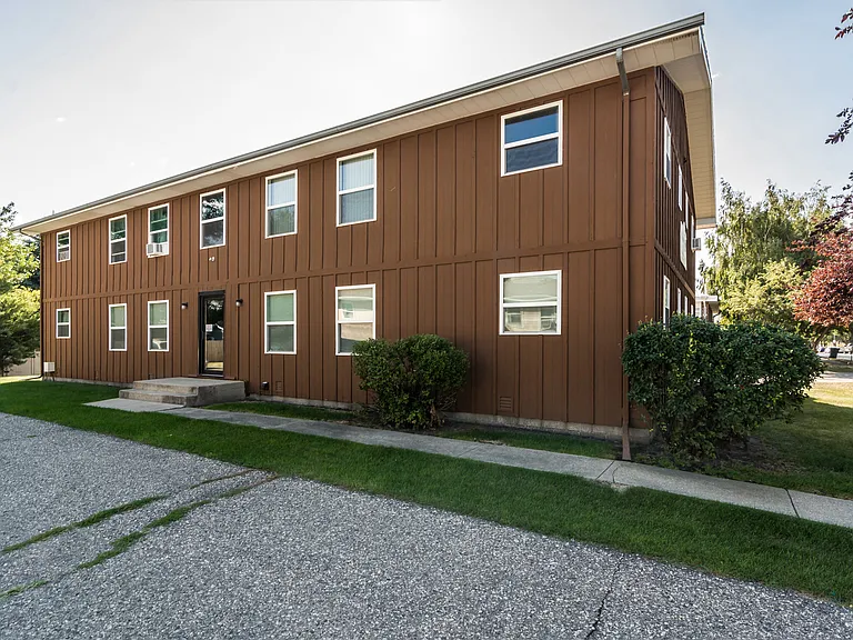 Claremont Apartments — Photo 8