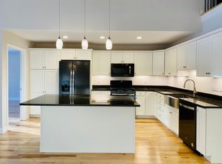 37 Clover Ln, Colchester, VT 05446