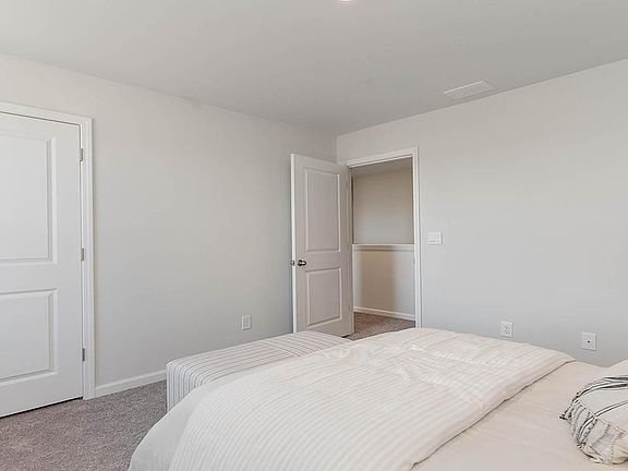 5th image of 347 Glade Ct.