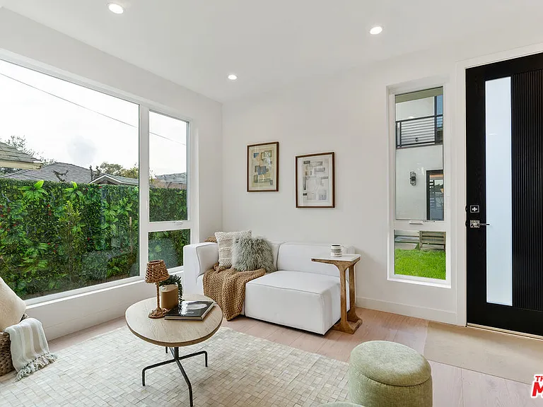 3930 Minerva Ave — Photo 4
