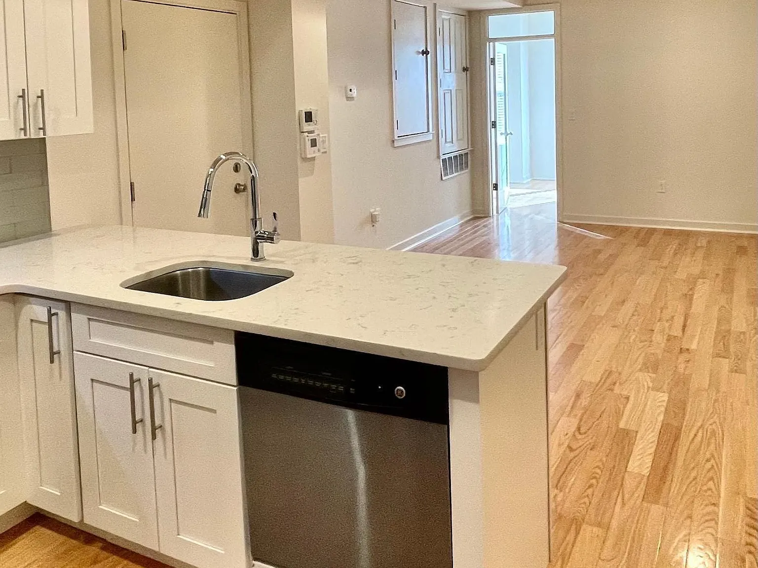 1437 Brown Street — Photo 3