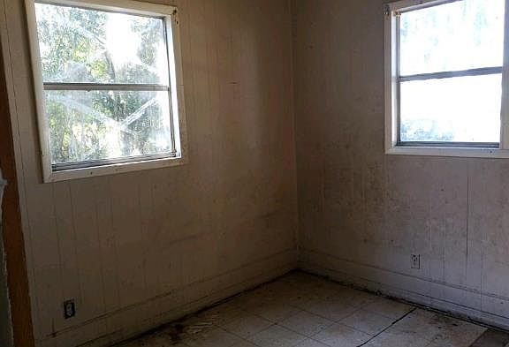 4th image of 521 NW Hilton Ave