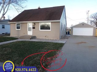 623 Park St, Combined Locks, WI 54113