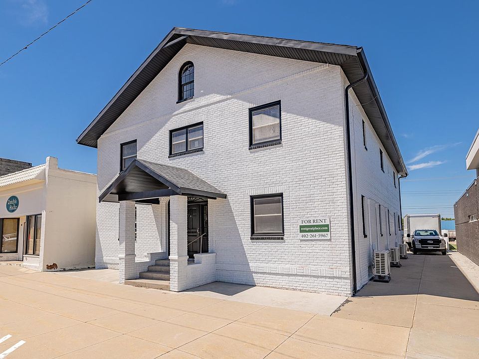 1st image of 410 1st St APT 3