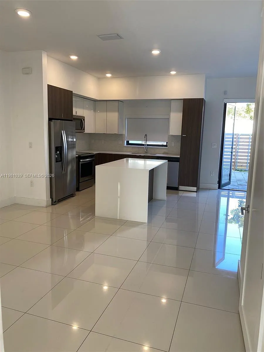 Building Photo - 10538 SW 118th Ave #10538