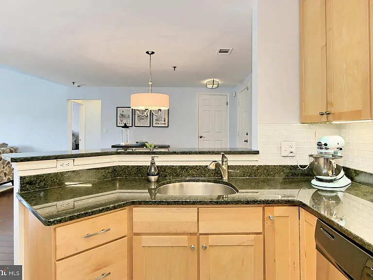 1100 Quaker Hill Dr #401 — Photo 13
