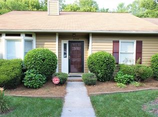 8306 Summerglen Cir, Charlotte, NC 28227