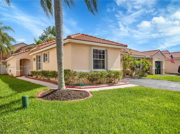 17302 NW 6th Ct, Pembroke Pines, FL 33029