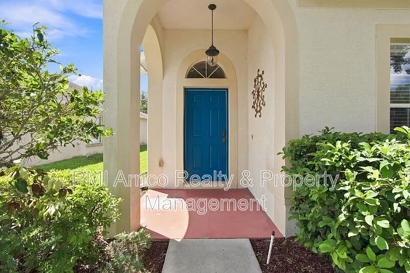 3 bed, 2.0 bath, 1730 sqft, $2,100 — Photo 3