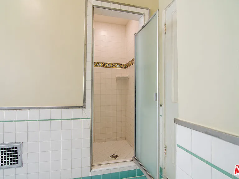 1219 S Alfred St — Photo 16