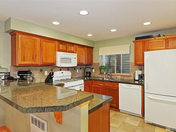 2nd image of 12050 33rd Ave NE APT B