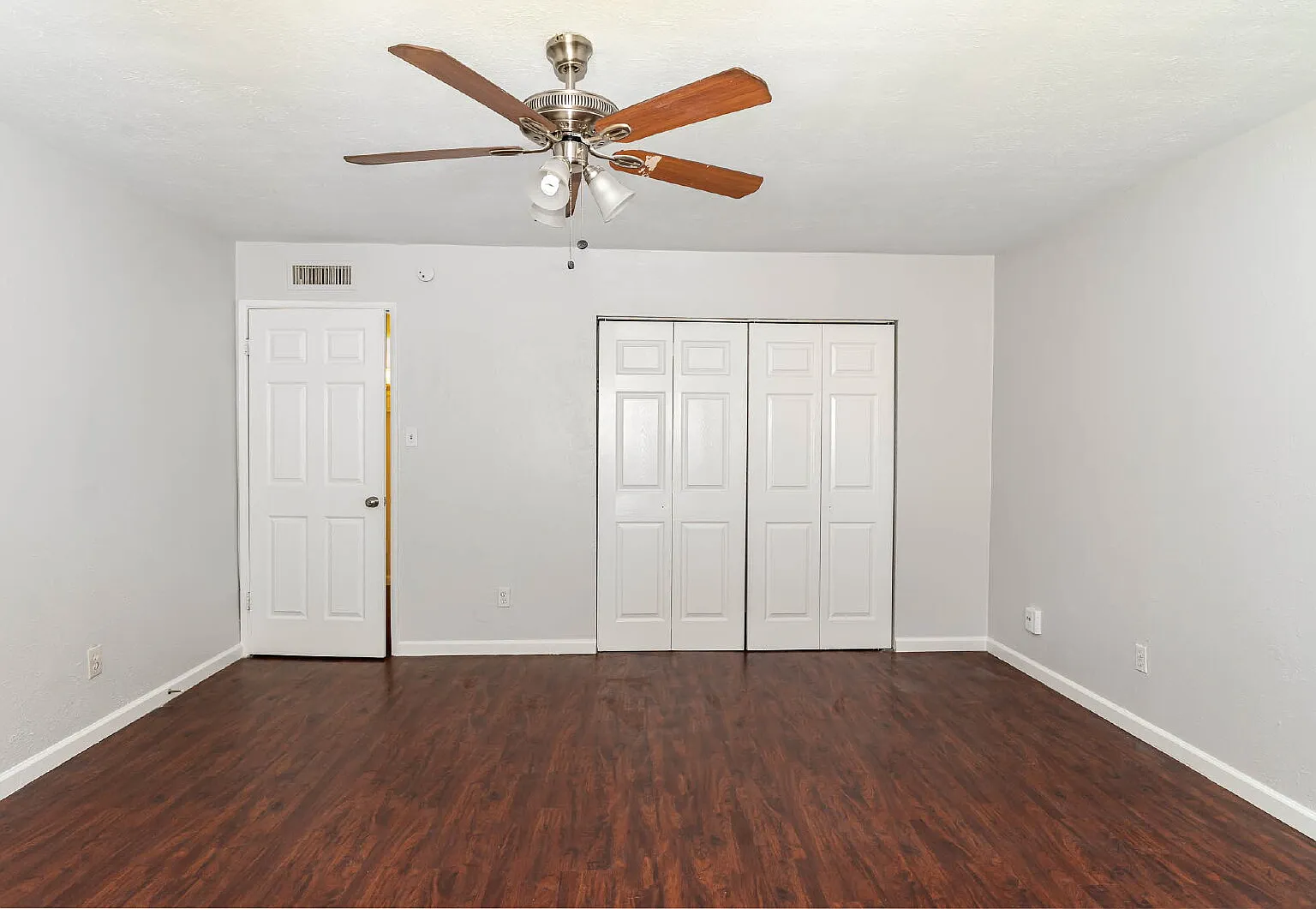 3 bed, 2.0 bath, 1715 sqft, $2,000 — Photo 2