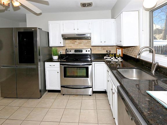 4th image of 921 N Harrison Ave