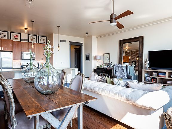 4th image of 416 S Gay St APT 304
