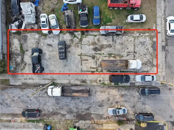 5138 Burgundy St, New Orleans, LA 70117