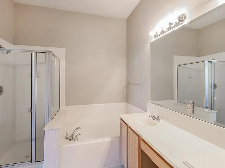828 Pinnacle Cir — Photo 14