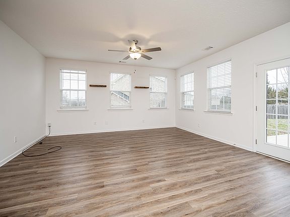 4th image of 1029 Trevino Pl
