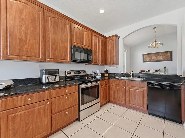 3180 Stonehurst Cir — Photo 4