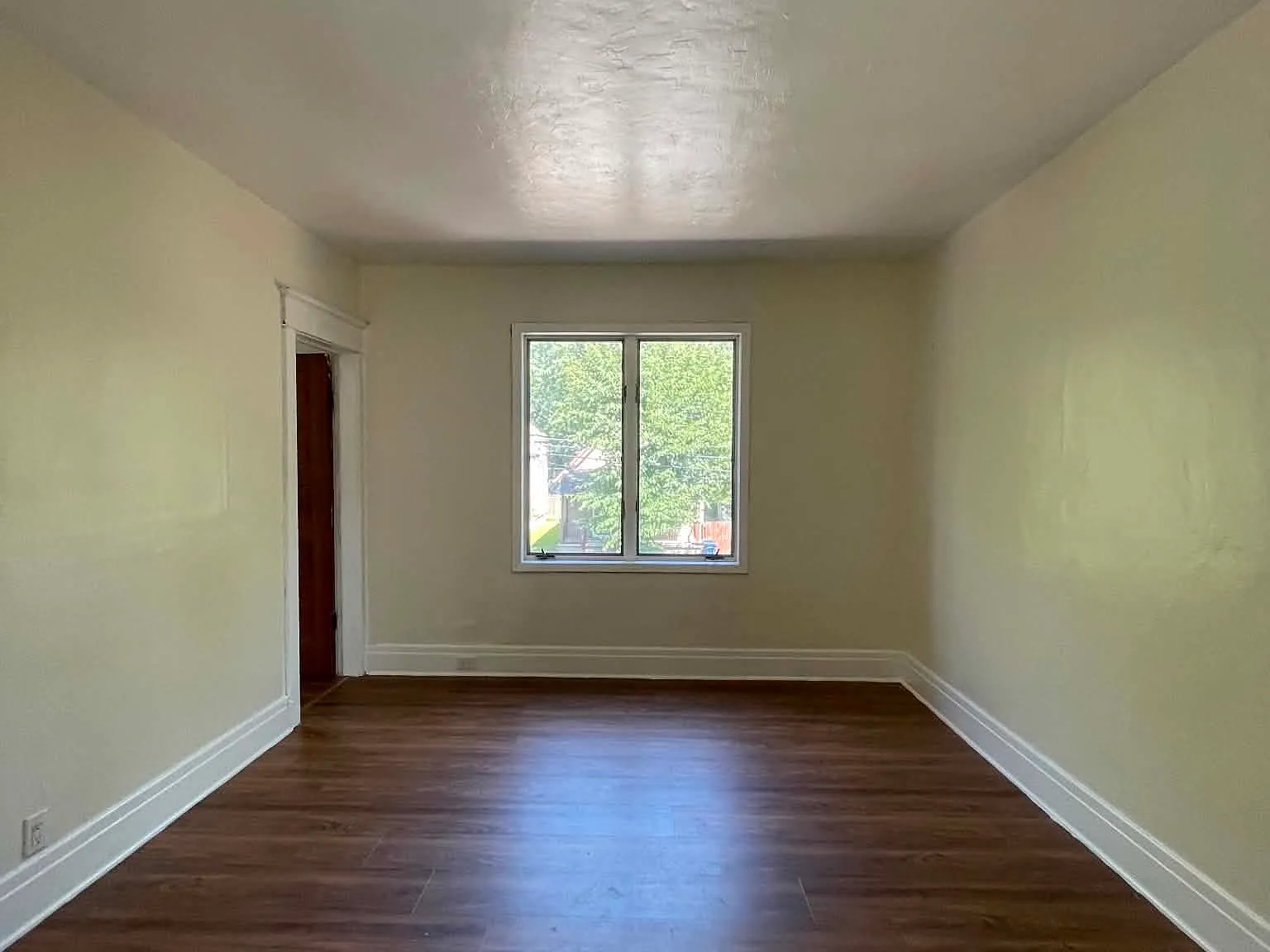 4 bed, 1000 sqft, $1,300 — Photo 3