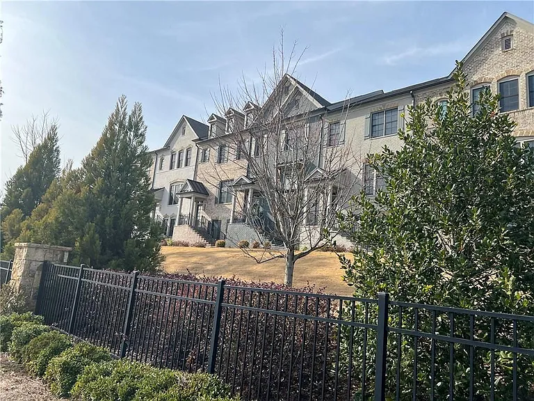 1915 Skyfall Cir — Photo 27