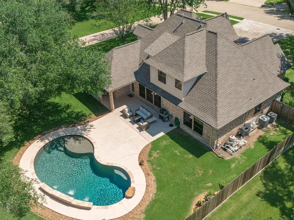 805 Enchanted Oaks Dr, Angleton, TX 77515