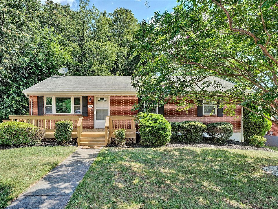1st image of 1008 Rosemary Ave SE