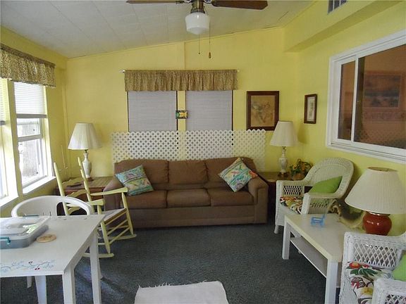 4th image of 2315 Hickory Dr