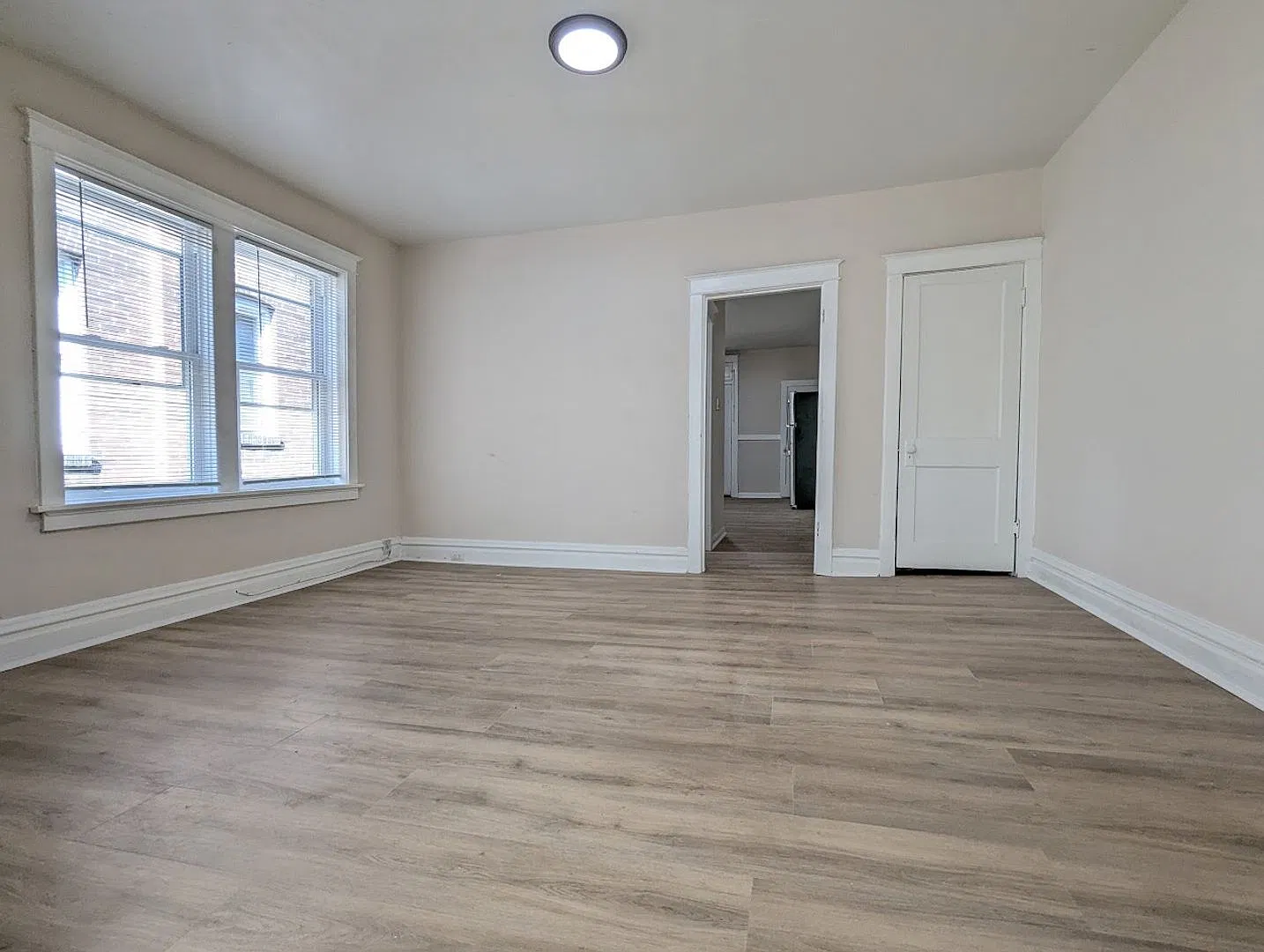 Freshly Renovated 1BR near Cherokee St. New Floors, Kitchen & Lighting — Photo 4