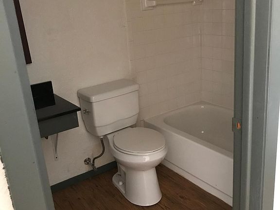 5th image of 2211 Carling Dr #106