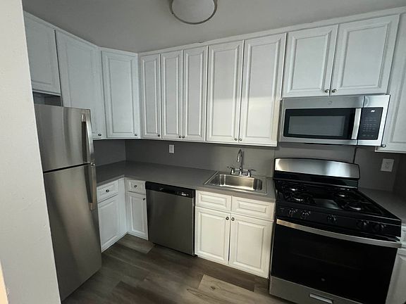 2nd image of 68-23 Cloverdale Ln #129