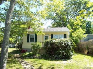 17 Begonia Rd, Rocky Point, NY 11778