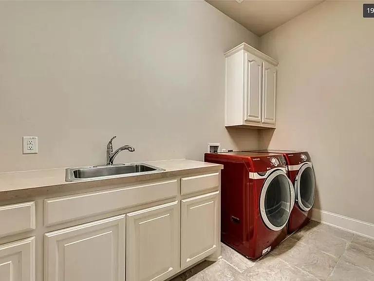 2501 Lady Viviane Ln — Photo 19