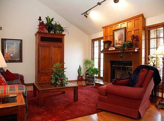 4th image of 2515 N Governeour Ct